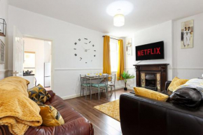 Fabulous Stay - 4 Bedroom House, sleeps 9, ideal for Business and Contractors, Free parking